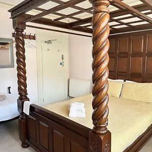 Hotel The Boho - 4 Min Walk To & Town
